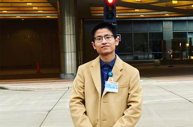 Quincy Gu in front of the Mayo Clinic
